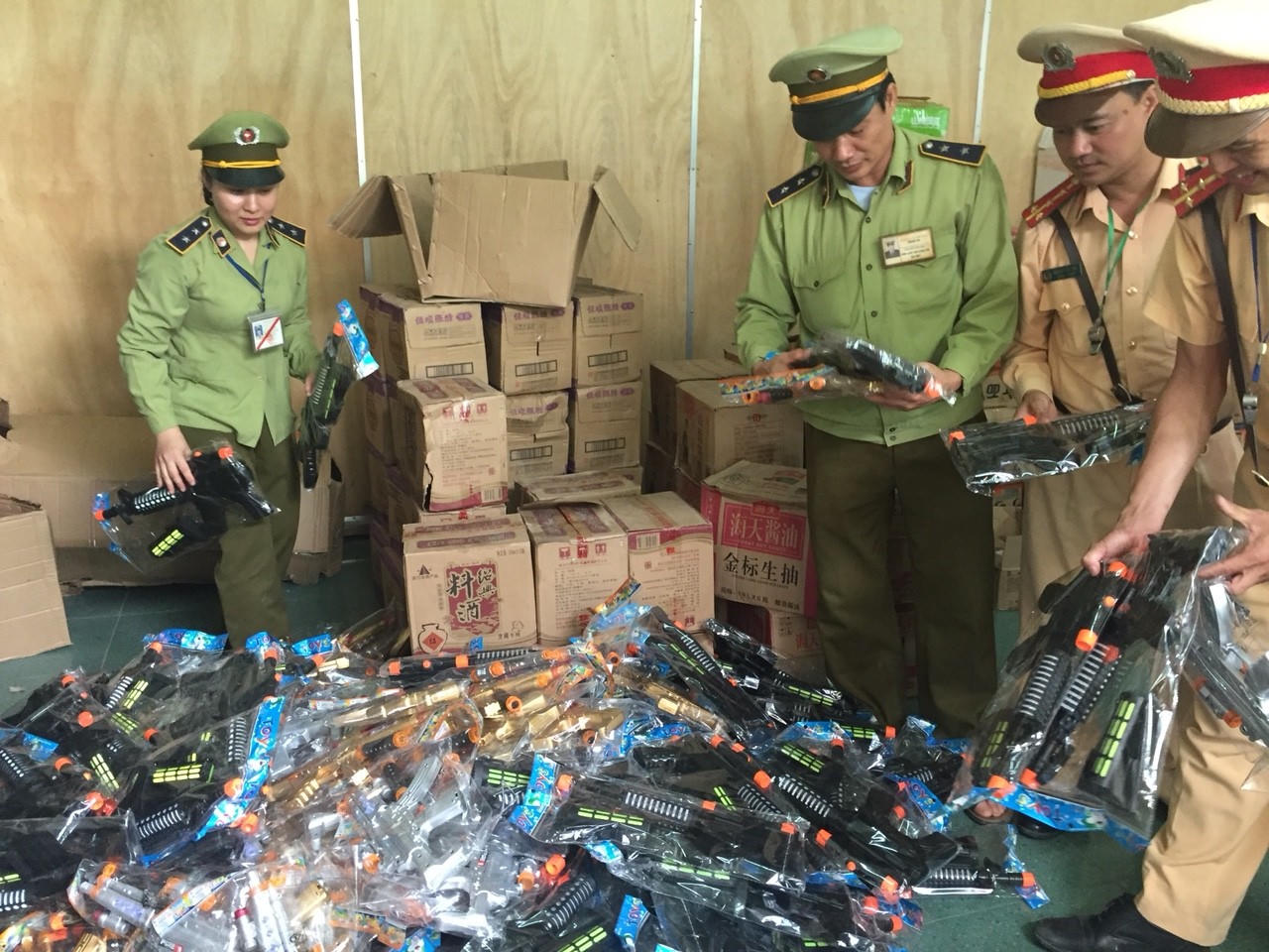 Nghệ An phát hiện lô hàng không rõ nguồn gốc