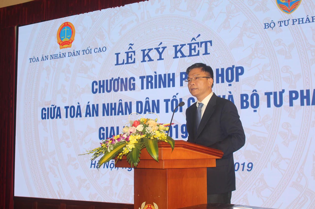 Ký kết Chương trình phối hợp giữa Tòa án nhân dân tối cao và Bộ Tư pháp