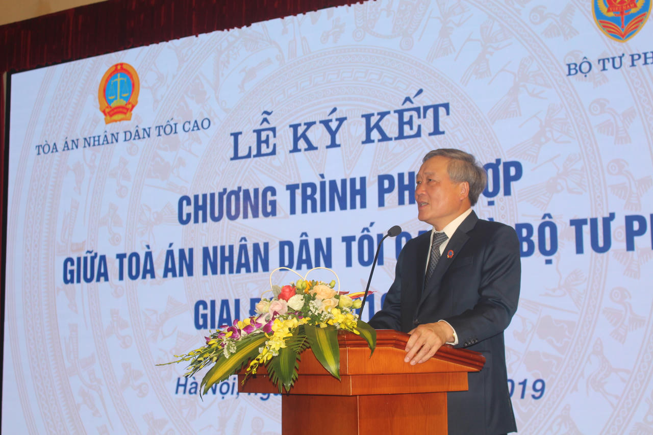 Ký kết Chương trình phối hợp giữa Tòa án nhân dân tối cao và Bộ Tư pháp