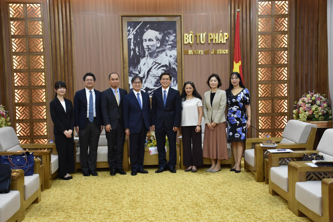 Thứ trưởng Nguyễn Khánh Ngọc tiếp Thẩm phán Tòa án Công lý Quốc tế