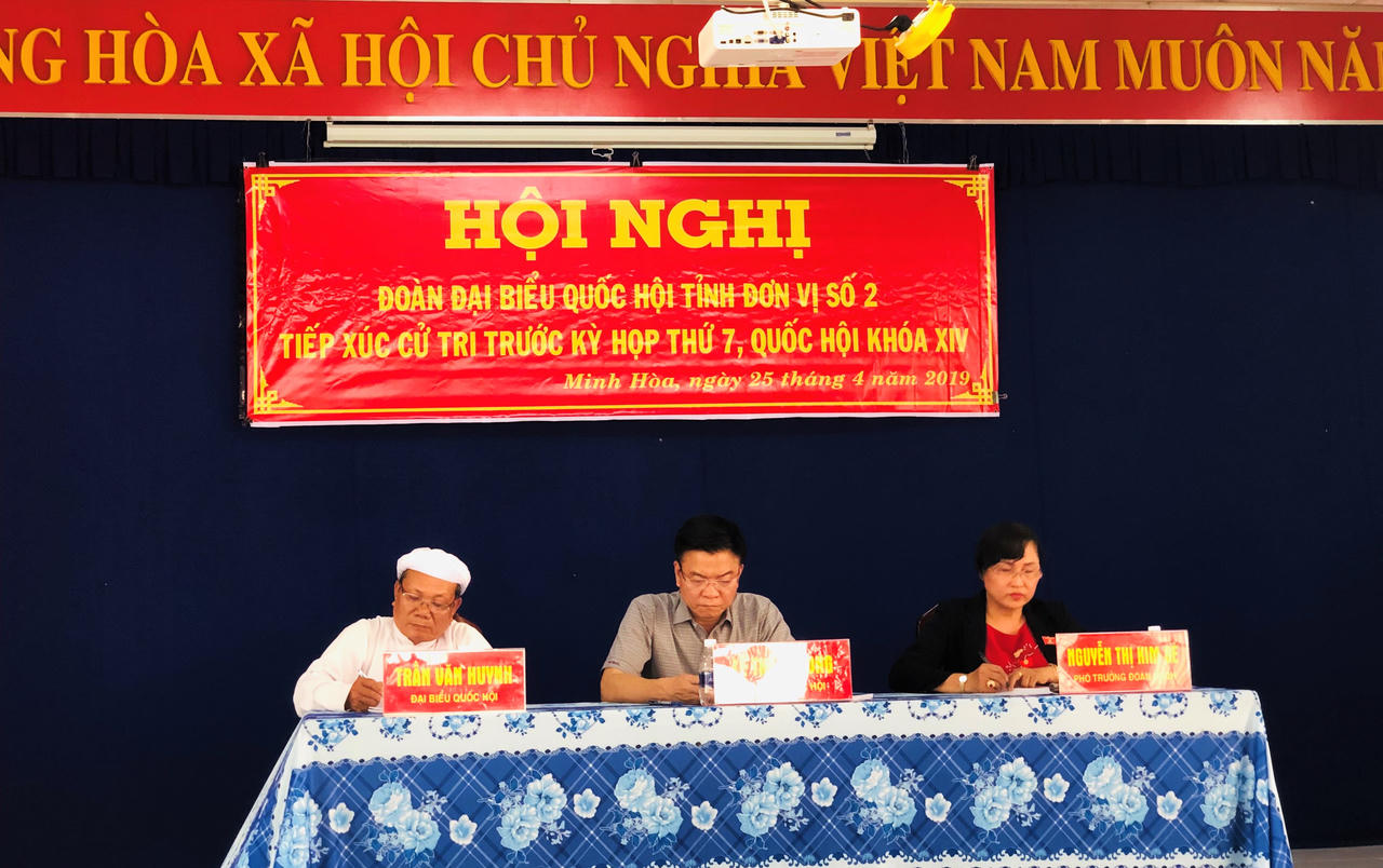 Bộ trưởng Lê Thành Long giải đáp nhiều vấn đề cử tri Minh Hòa quan tâm