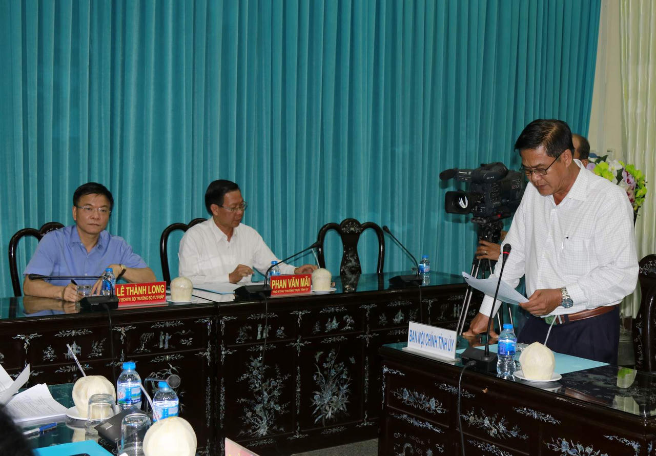 Bộ trưởng Lê Thành Long làm việc với tỉnh Bến Tre: Tăng cường quản lý, giám sát hoạt động các nghề tư pháp xã hội hóa