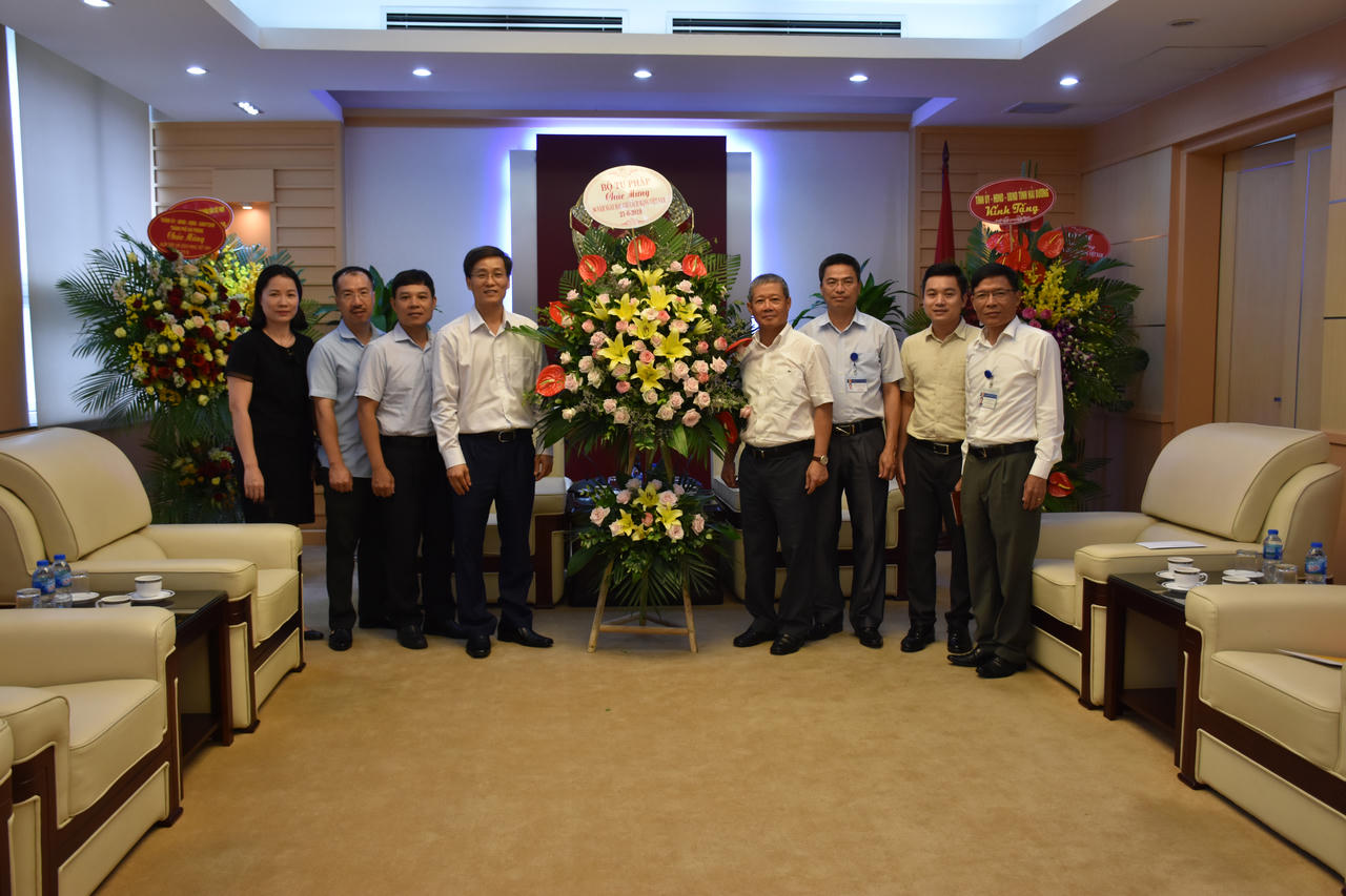 Lãnh đạo Bộ Tư pháp chúc mừng một số cơ quan báo chí