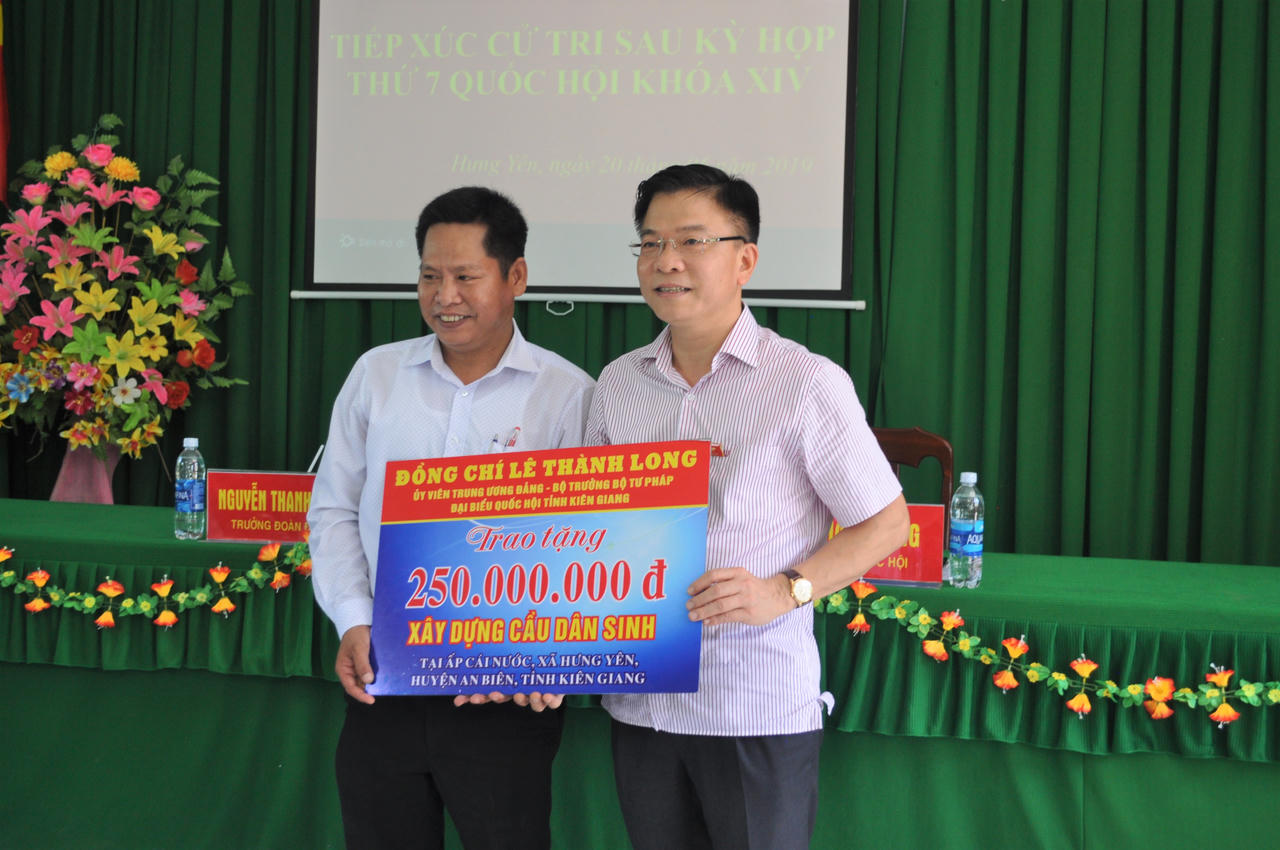 Bộ trưởng Bộ Tư pháp Lê Thành Long tiếp xúc cử tri xã Hưng Yên, An Biên