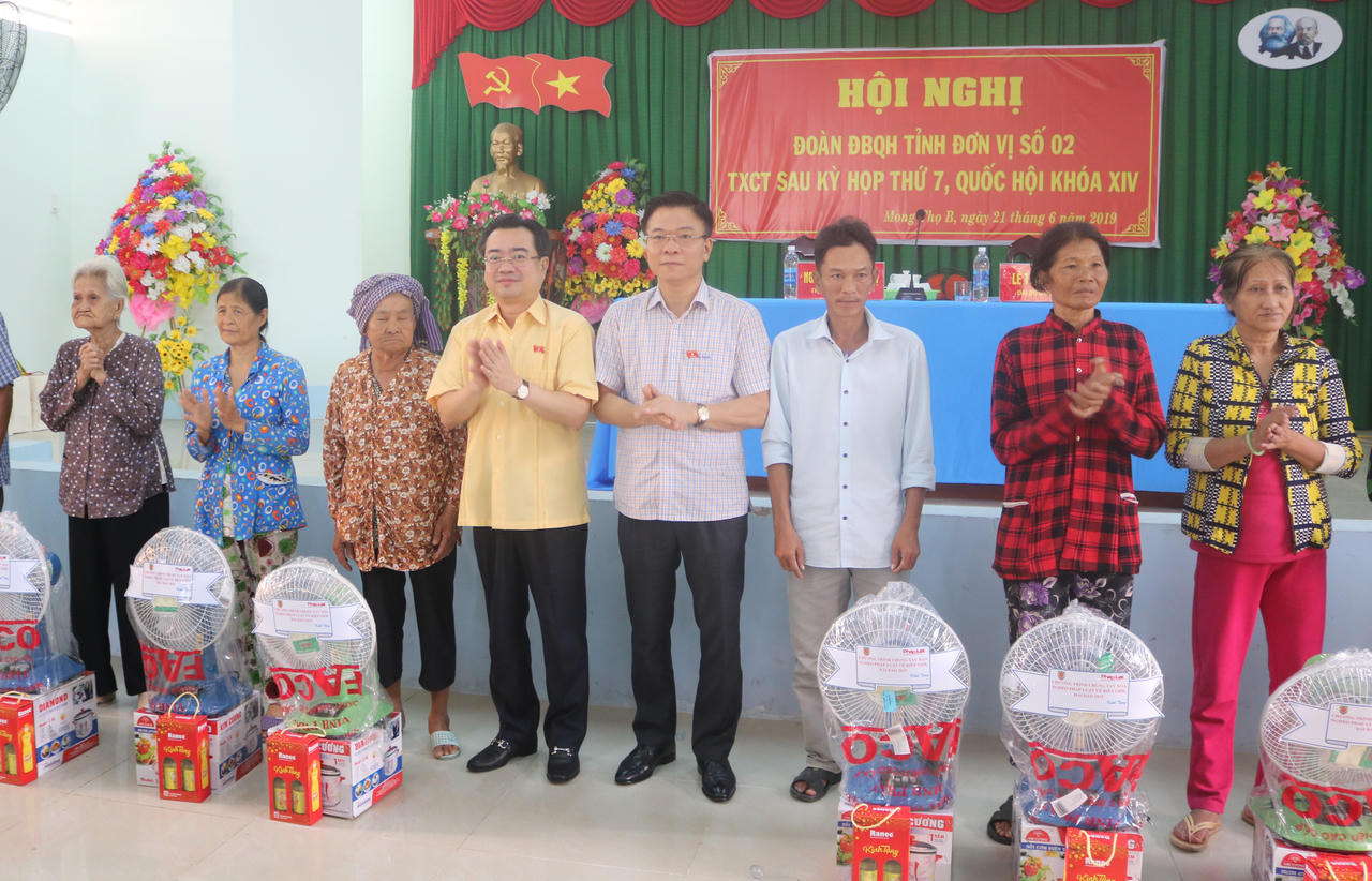 Bộ trưởng Bộ Tư pháp Lê Thành Long tiếp xúc cử tri xã Mong Thọ B, Châu Thành