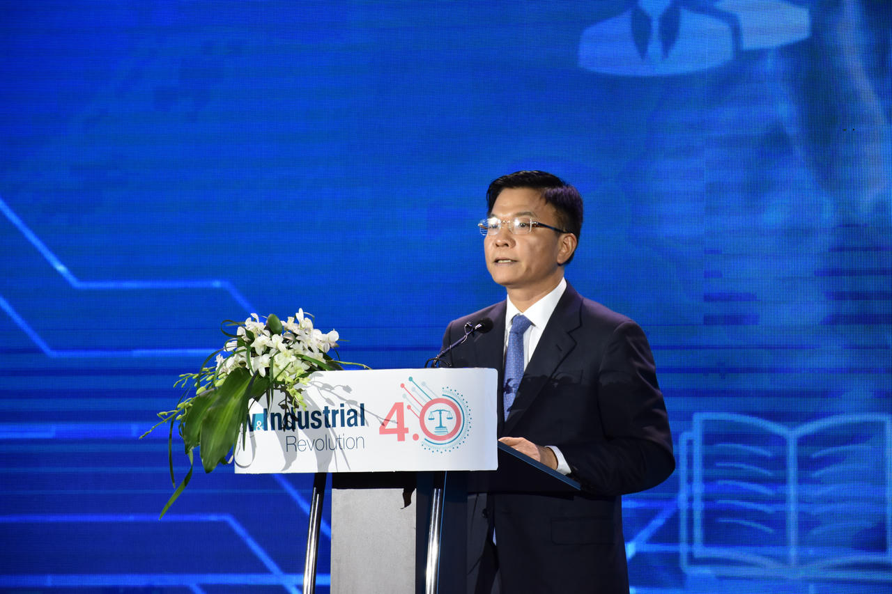 Thủ tướng Nguyễn Xuân Phúc dự Hội thảo những vấn đề pháp lý trong cách mạng 4.0