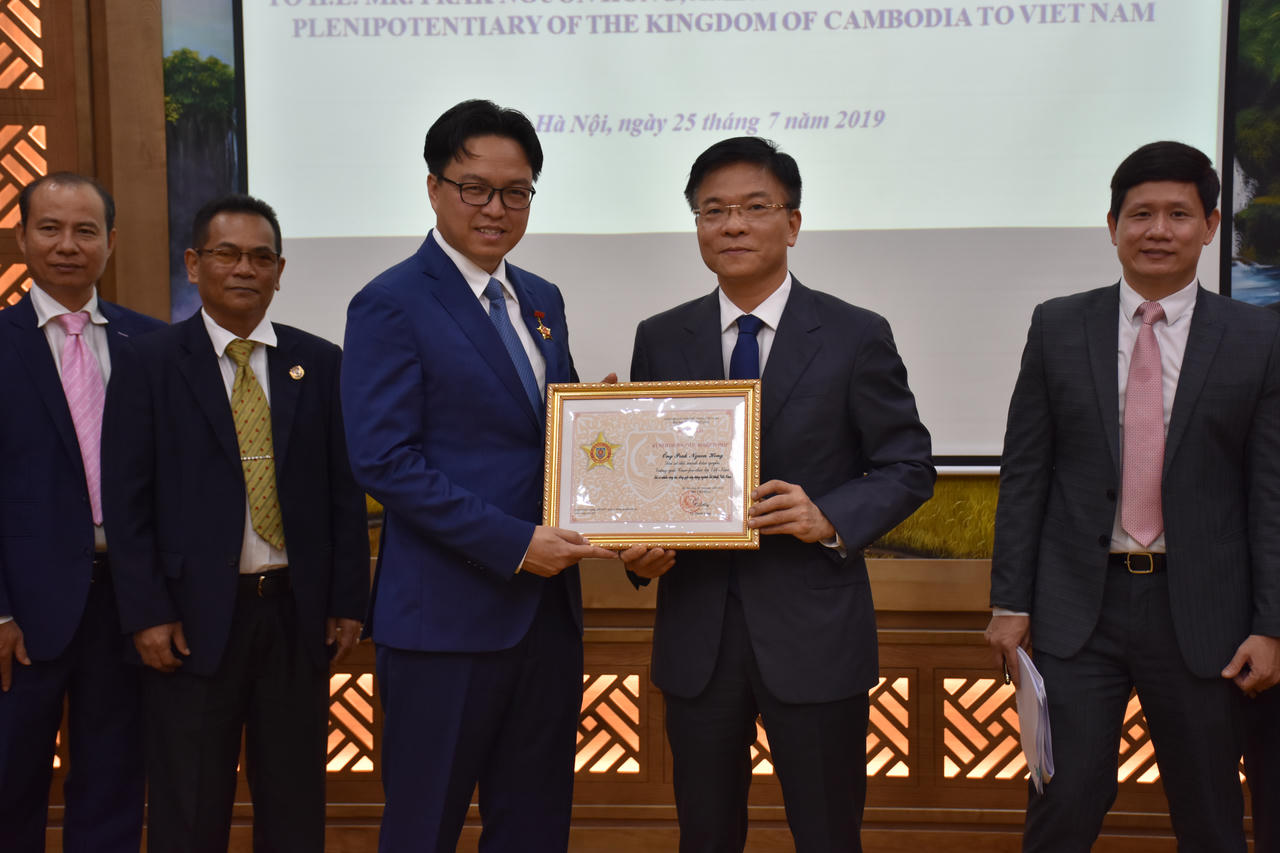 Tiếp tục hợp tác để thúc đẩy mối quan hệ ngoại giao tốt đẹp