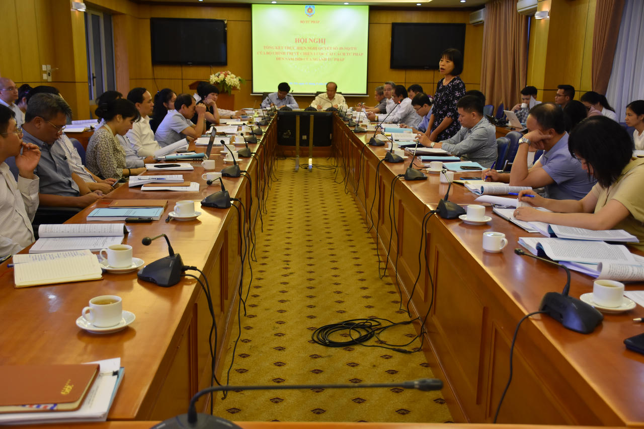 Tiếp tục hoàn thiện thể chế với trọng tâm là tổ chức thi hành pháp luật