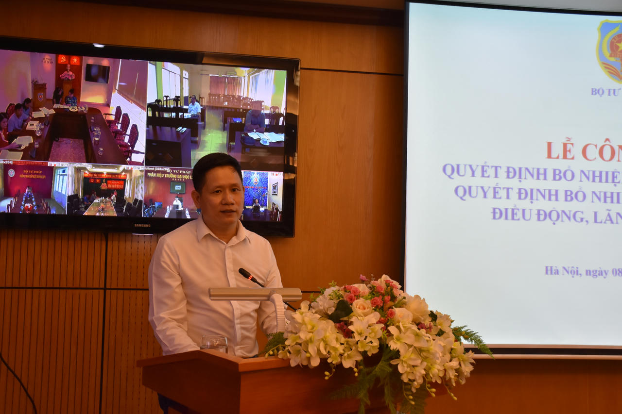 Bộ Tư pháp trao Quyết định điều động, bổ nhiệm lãnh đạo cấp Vụ