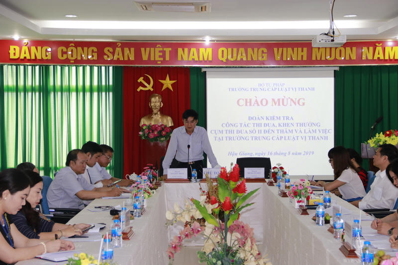 Kiểm tra công tác thi đua khen thưởng tại Trường Trung cấp Luật Vị Thanh