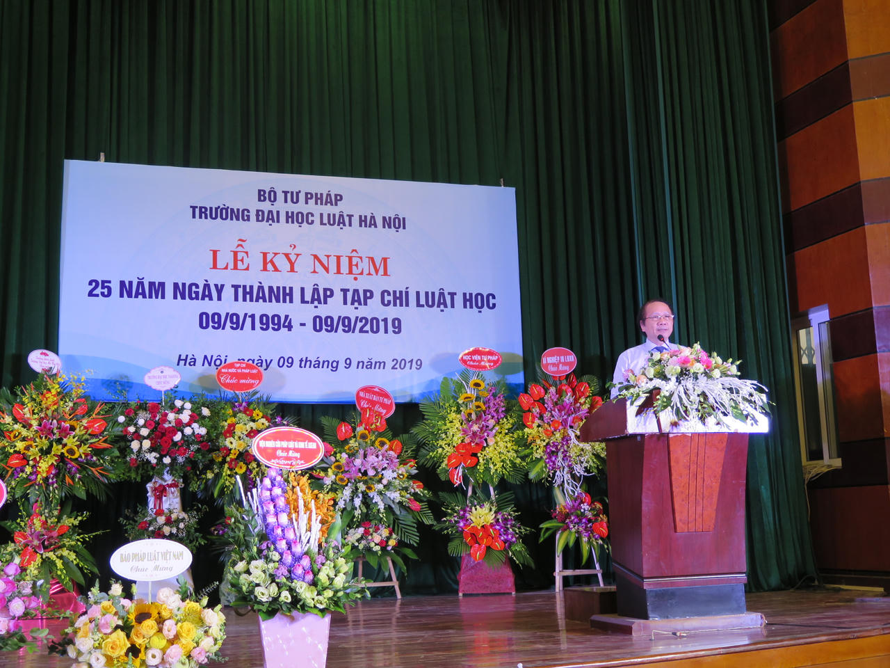 Tạp chí Luật học kỉ niệm 25 năm ngày thành lập