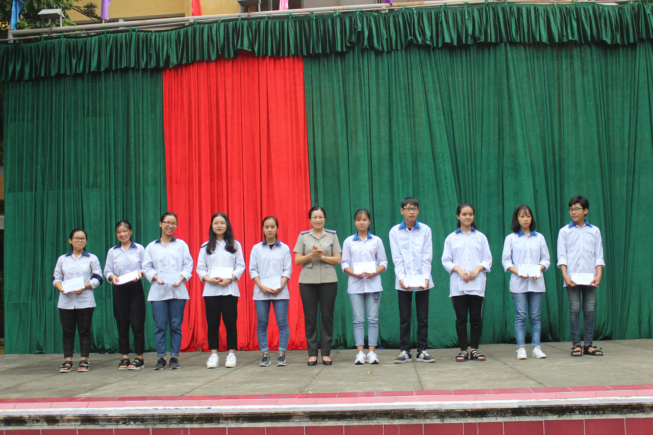 Cục Thi hành án dân sự tỉnh Vĩnh Phúc đồng hành cùng học sinh nghèo vượt khó