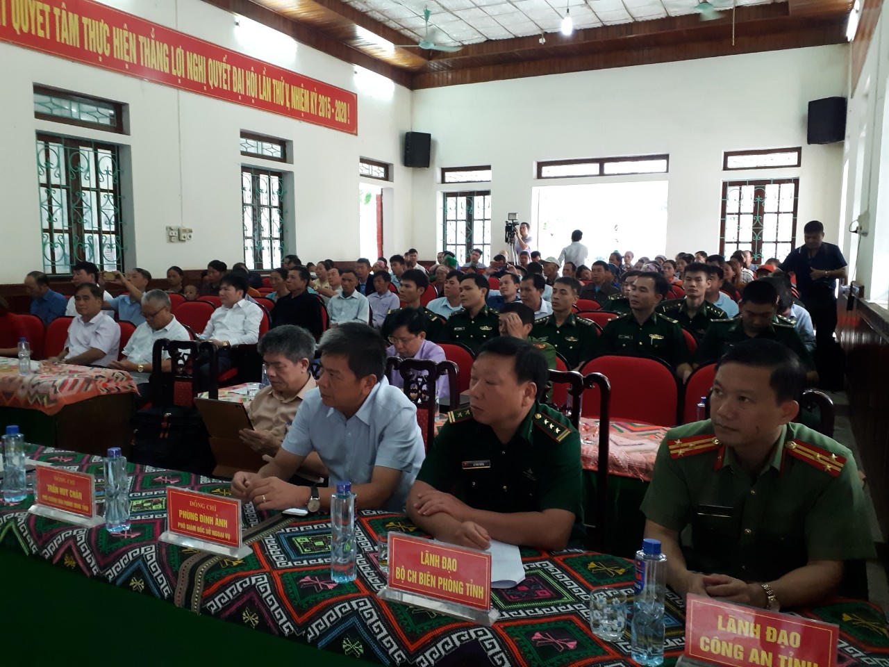 Trao quyết định nhập quốc tịch Việt Nam cho người Lào di cư tự do và kết hôn không giá thú tại tỉnh Thanh Hóa