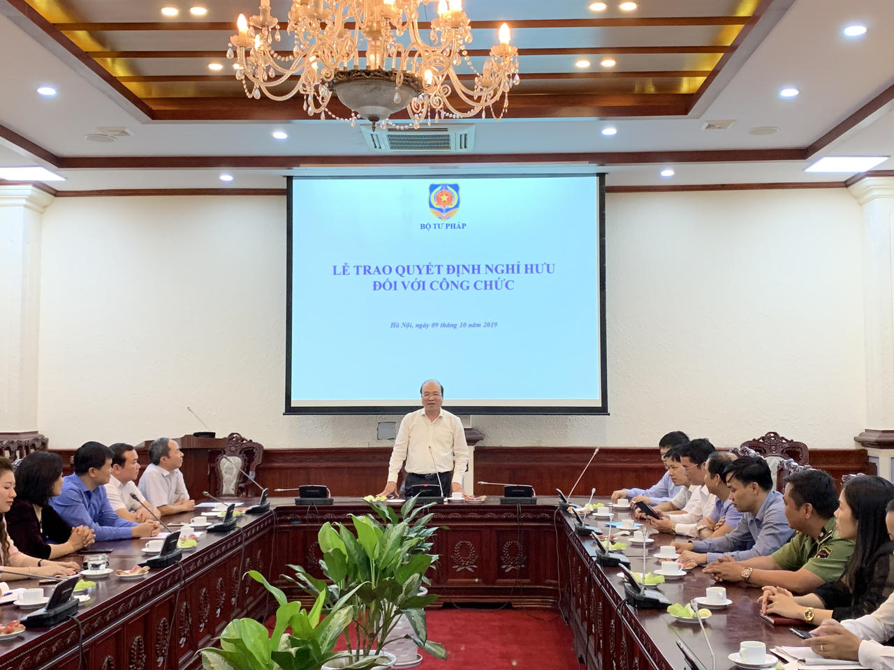 Trao Quyết định nghỉ hưu cho Phó Tổng Biên tập Tạp chí Dân chủ và Pháp luật