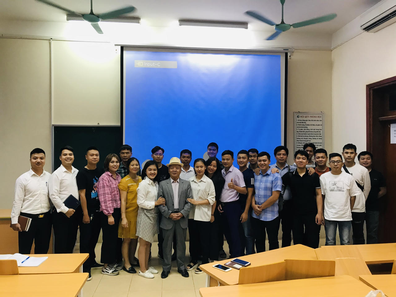 Sinh viên Đại học Luật 75 tuổi và khát vọng học mãi