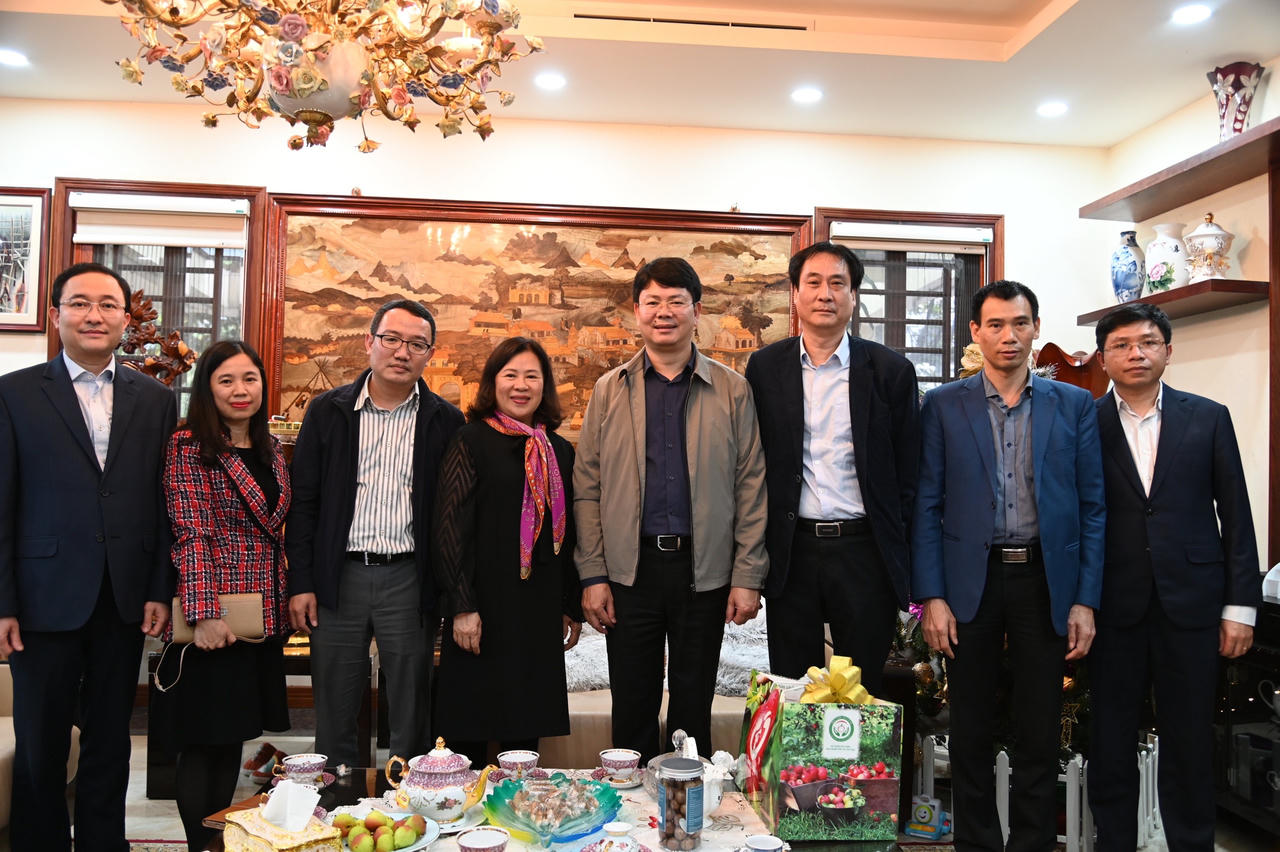 Thứ trưởng Nguyễn Thanh Tịnh thăm hỏi cán bộ lão thành nhân dịp Tết Tân Sửu 2021