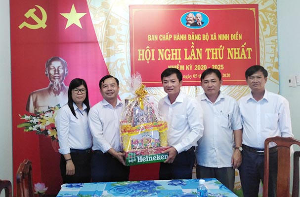 Sở Tư pháp tỉnh Tây Ninh thăm hỏi, chúc Tết các đơn vị được đỡ đầu