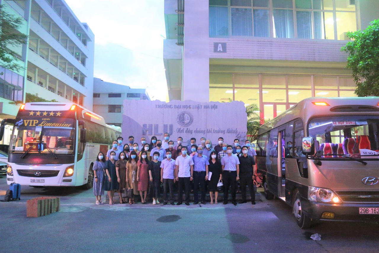 Đoàn công tác Trường Đại học Luật Hà Nội lên đường làm nhiệm vụ tại kỳ thi tốt nghiệp THPT năm 2021