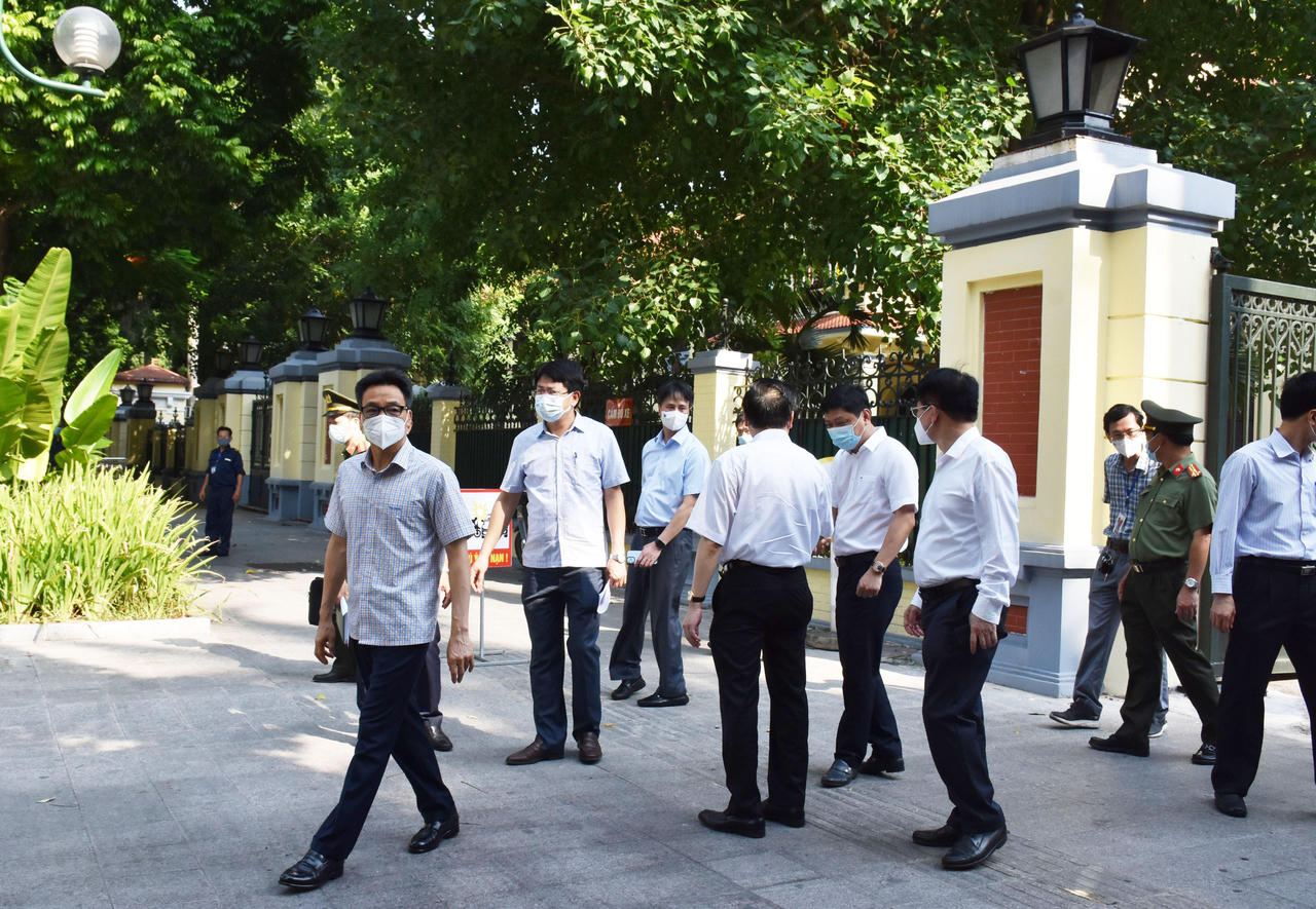 Phó Thủ tướng Vũ Đức Đam kiểm tra công tác phòng, chống dịch Covid-19 tại Bộ Tư pháp