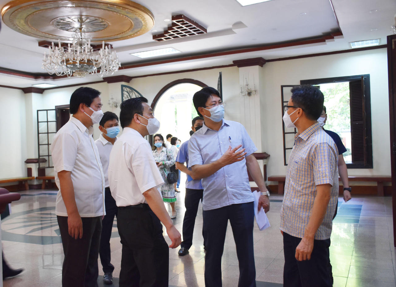 Phó Thủ tướng Vũ Đức Đam kiểm tra công tác phòng, chống dịch Covid-19 tại Bộ Tư pháp