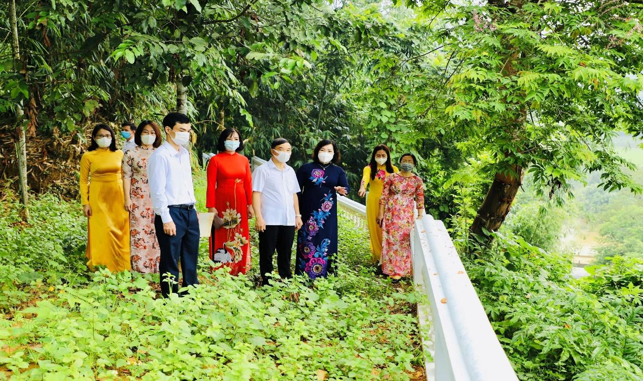 Dâng hương tại Khu di tích lịch sử Bộ Tư pháp nhân dịp kỷ niệm 76 năm Ngày truyền thống