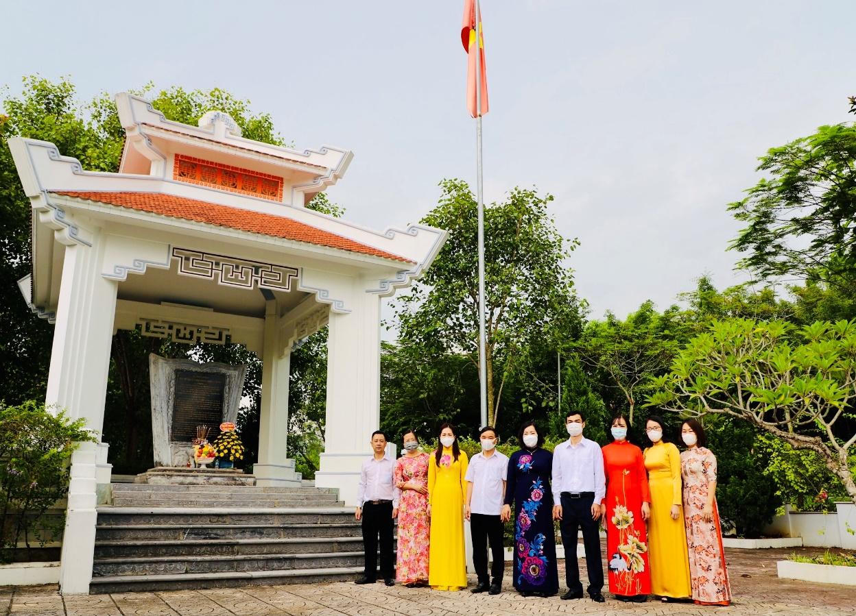 Dâng hương tại Khu di tích lịch sử Bộ Tư pháp nhân dịp kỷ niệm 76 năm Ngày truyền thống