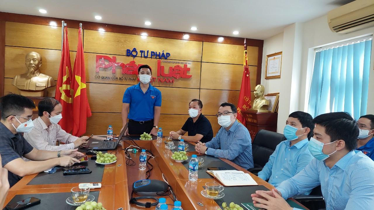 Trao Quyết định nâng cấp Đoàn cơ sở Báo Pháp luật Việt Nam
