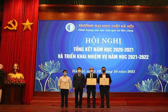 Trường Đại học Luật Hà Nội tổng kết năm học 2020 – 2021 và triển khai nhiệm vụ năm học 2021 – 2022.