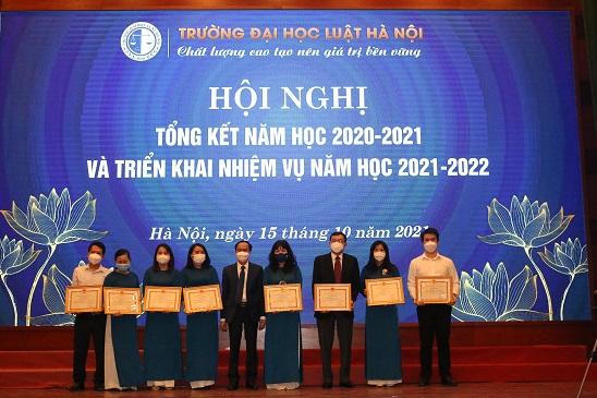 Trường Đại học Luật Hà Nội tổng kết năm học 2020 – 2021 và triển khai nhiệm vụ năm học 2021 – 2022.