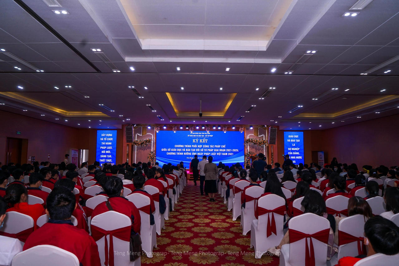 Hoà Bình: Ký kết Chương trình phối hợp và hưởng ứng Ngày Pháp luật Việt Nam