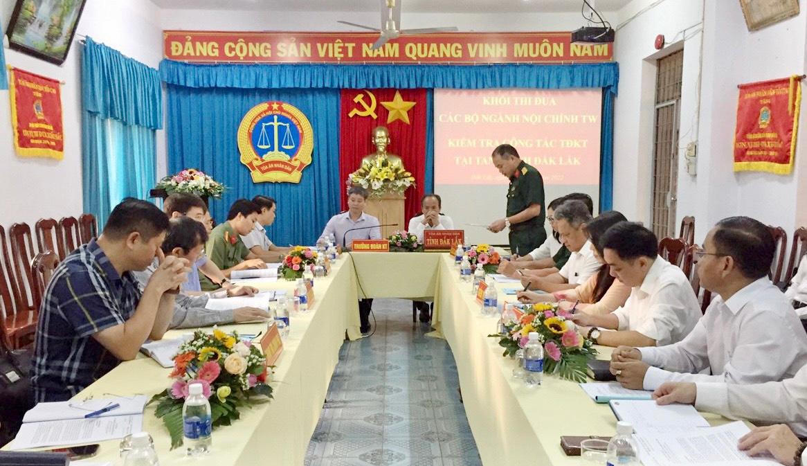Khen thưởng phải chặt chẽ, đúng nguyên tắc