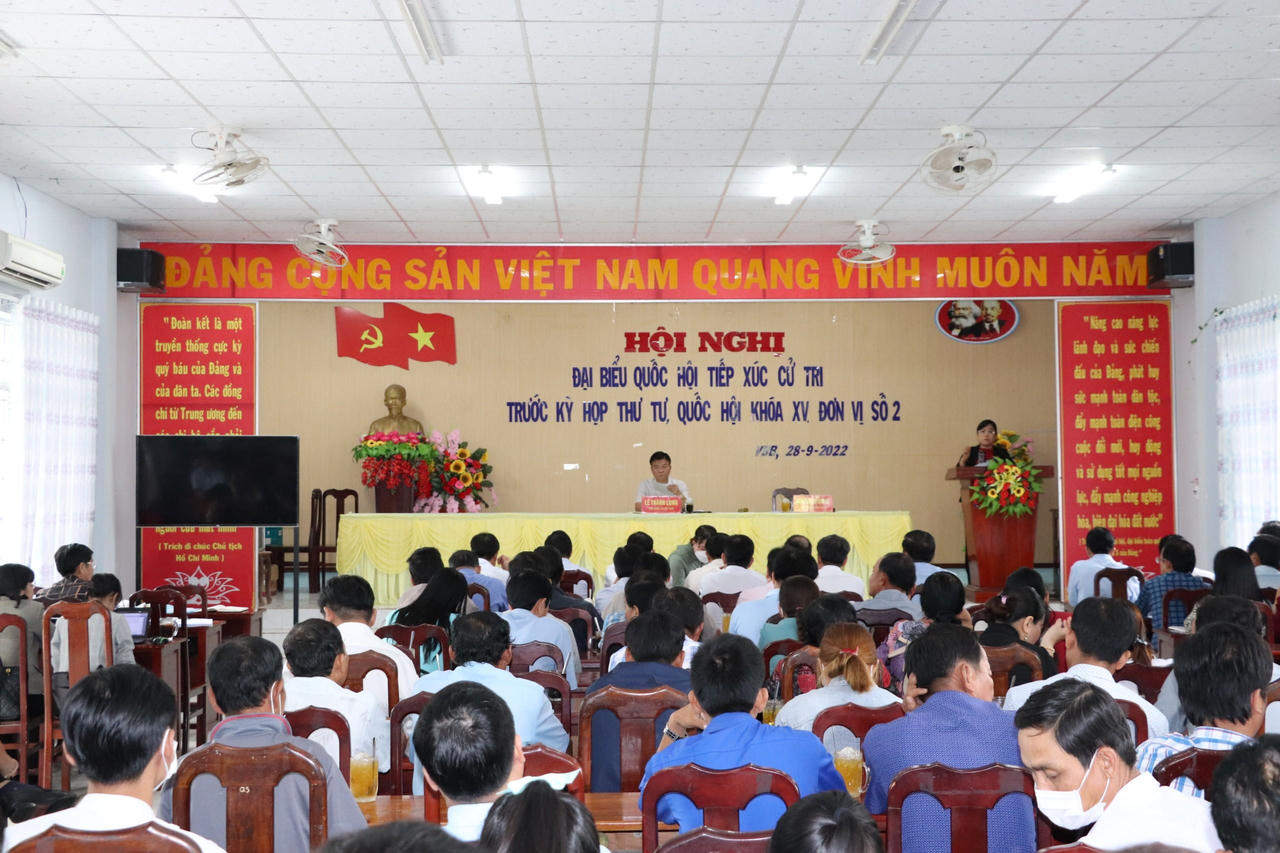 Bộ trưởng Bộ Tư pháp Lê Thành Long tiếp xúc cử tri Kiên Giang