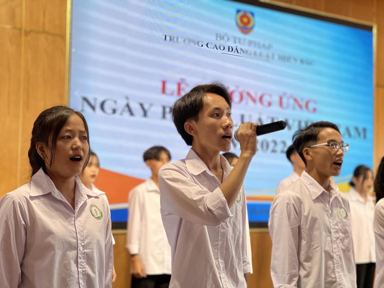 Sôi nổi hưởng ứng Ngày Pháp luật tại Trường Cao đẳng Luật Miền Bắc