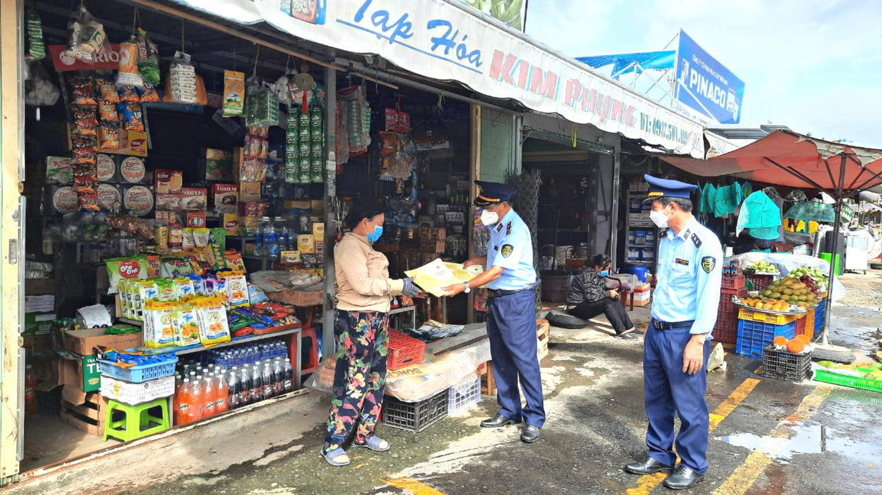 Cầu nối vững chắc đưa pháp luật vào cuộc sống