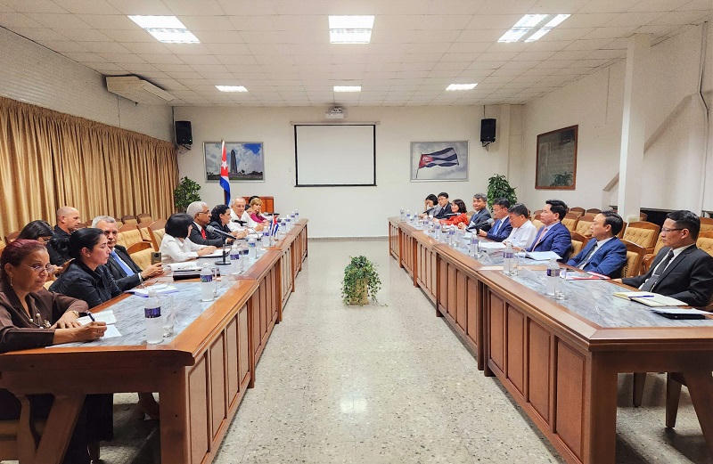 Bộ trưởng Lê Thành Long kết thúc tốt đẹp chuyến thăm và làm việc tại Cuba