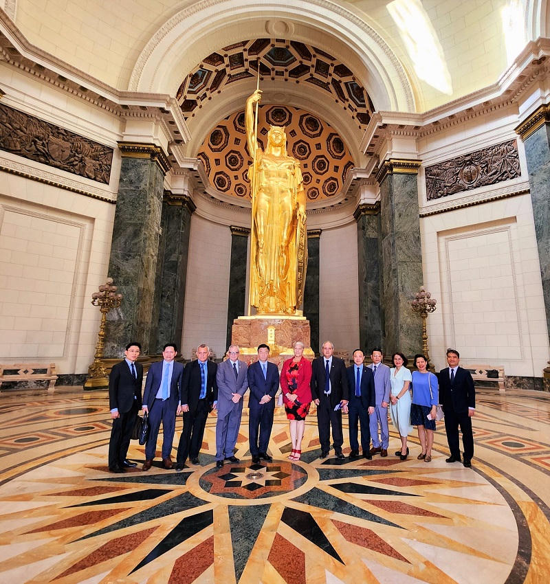 Bộ trưởng Lê Thành Long kết thúc tốt đẹp chuyến thăm và làm việc tại Cuba