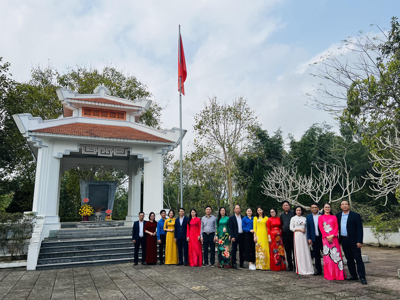 Sở Tư pháp Bắc Giang dâng hương, báo công nhân Kỷ niệm 40 năm Ngày thành lập