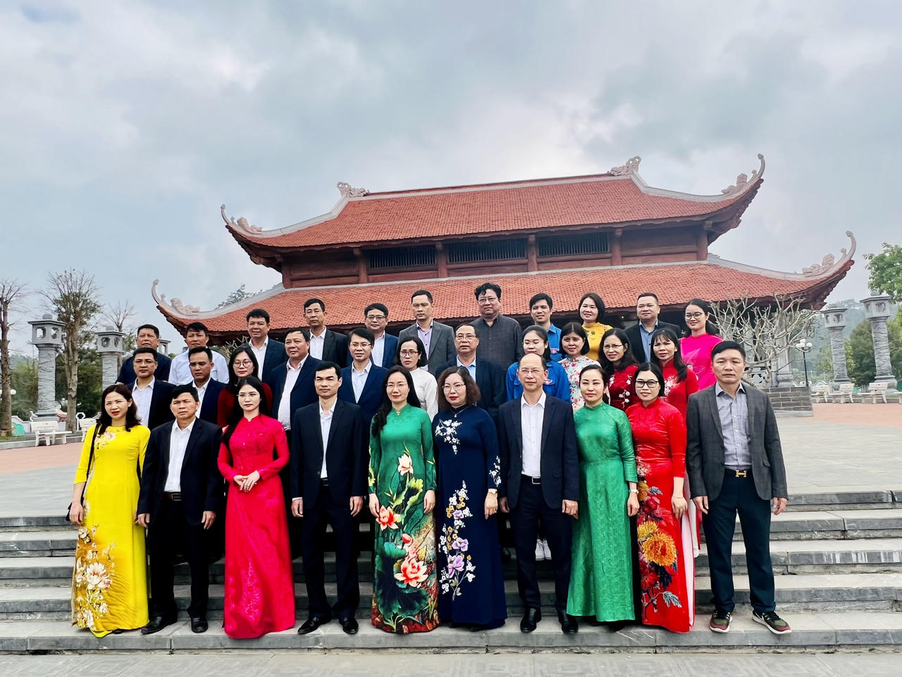 Sở Tư pháp Bắc Giang dâng hương, báo công nhân Kỷ niệm 40 năm Ngày thành lập