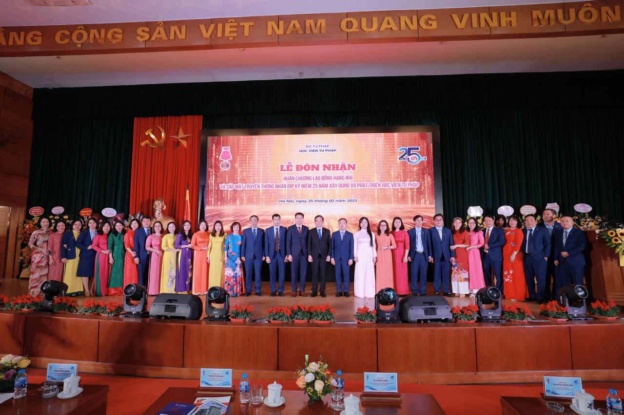 Học viện Tư pháp đón nhận Huân chương Lao động hạng Nhì