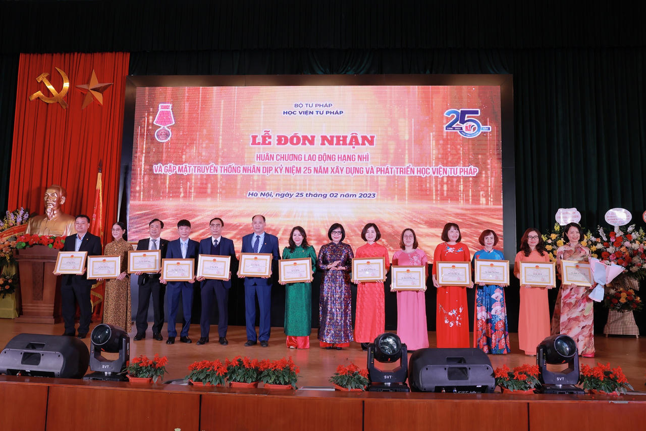 Học viện Tư pháp đón nhận Huân chương Lao động hạng Nhì