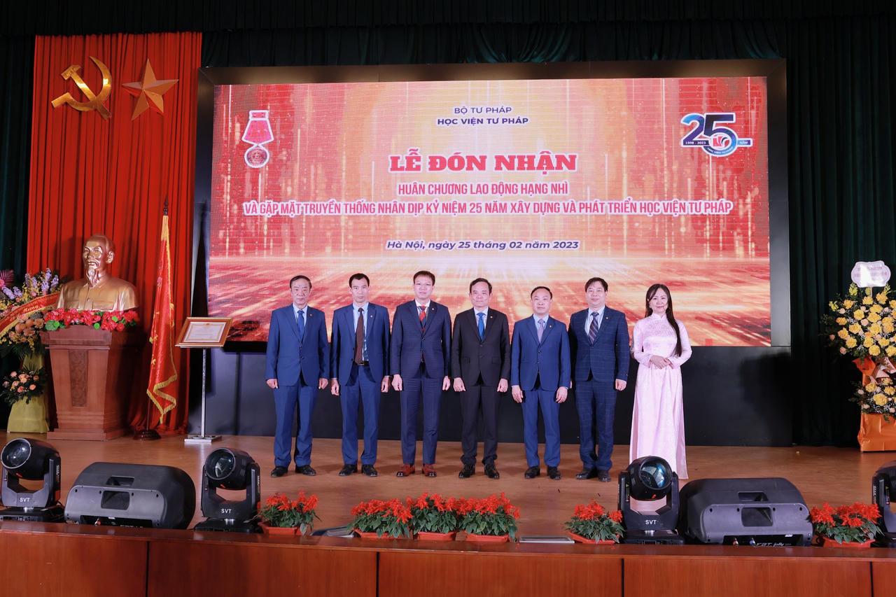 Học viện Tư pháp đón nhận Huân chương Lao động hạng Nhì