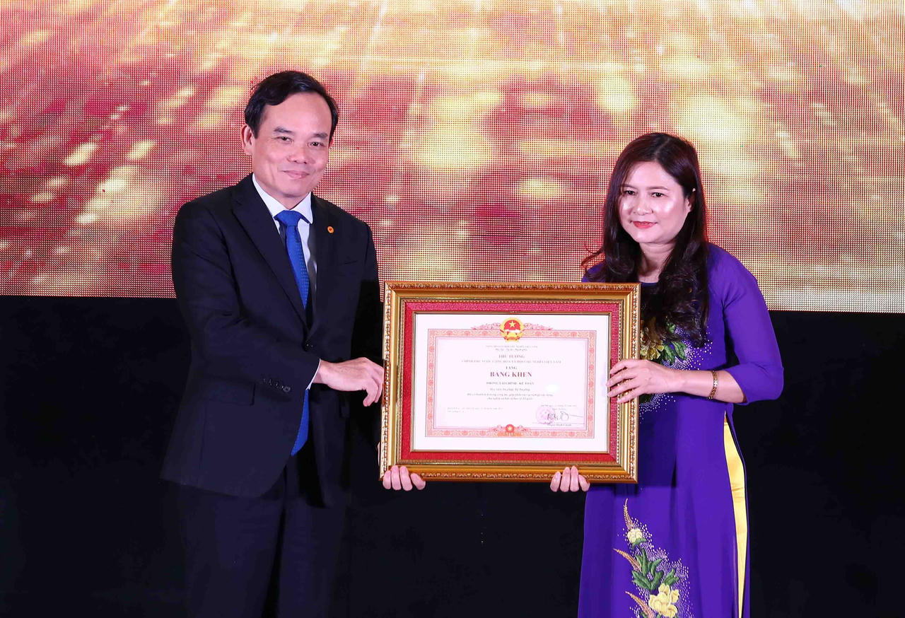 Học viện Tư pháp đón nhận Huân chương Lao động hạng Nhì