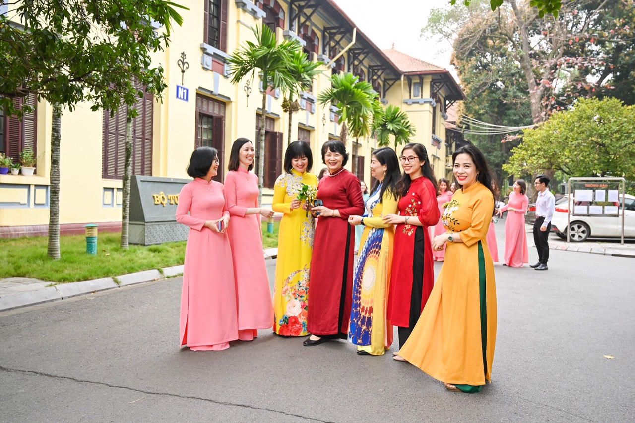 Bộ Tư pháp: Sôi nổi hưởng ứng "Tuần lễ áo dài" năm 2023 