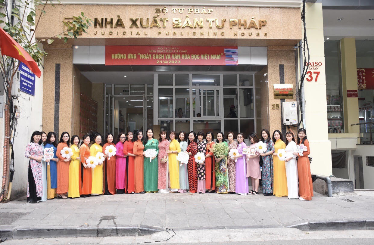 Bộ Tư pháp: Sôi nổi hưởng ứng "Tuần lễ áo dài" năm 2023 