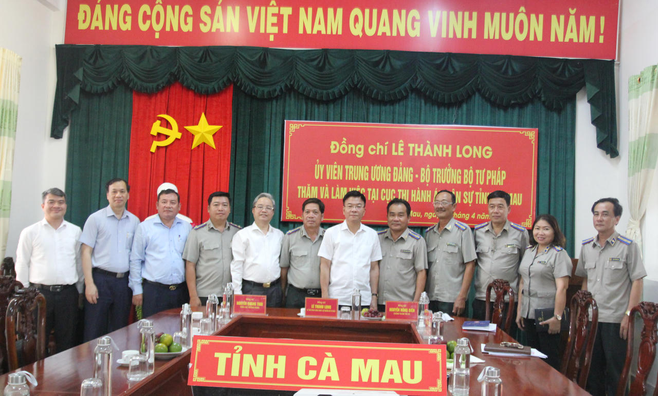 Bộ trưởng Lê Thành Long thăm và làm việc với Sở Tư pháp, Cục THADS tỉnh Cà Mau