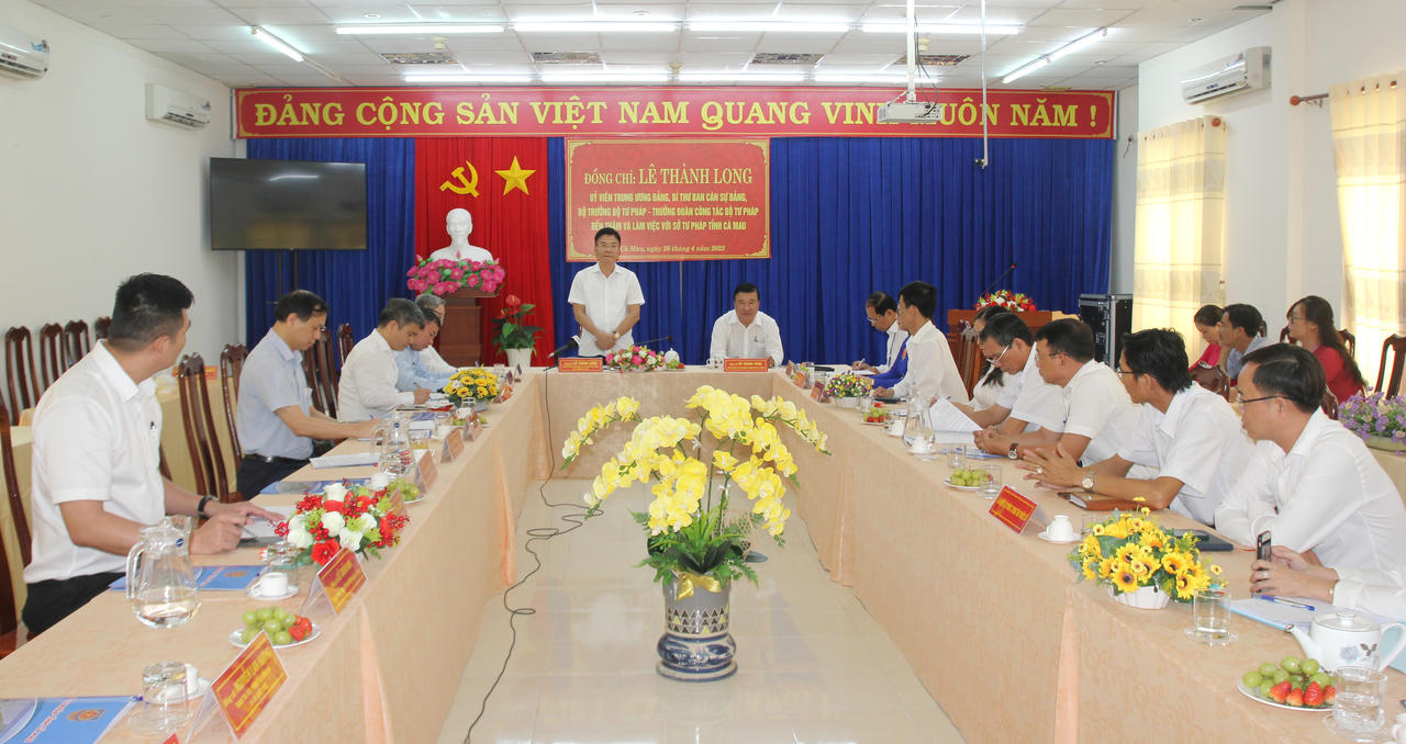 Bộ trưởng Lê Thành Long thăm và làm việc với Sở Tư pháp, Cục THADS tỉnh Cà Mau