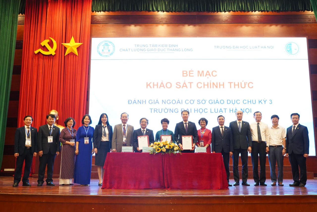 Bế mạc Khảo sát chính thức đánh giá chất lượng cơ sở giáo dục chu kỳ 3 của Trường Đại học Luật Hà Nội