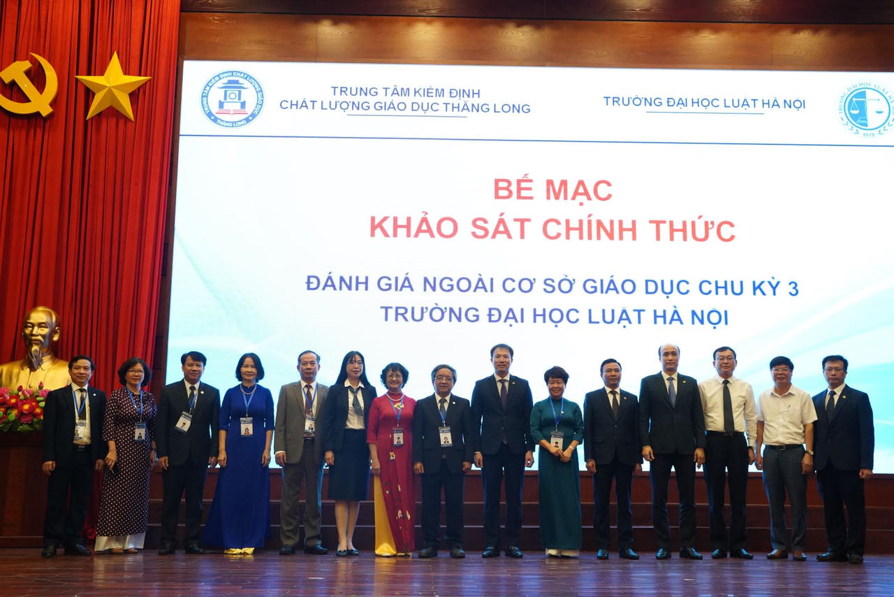 Bế mạc Khảo sát chính thức đánh giá chất lượng cơ sở giáo dục chu kỳ 3 của Trường Đại học Luật Hà Nội