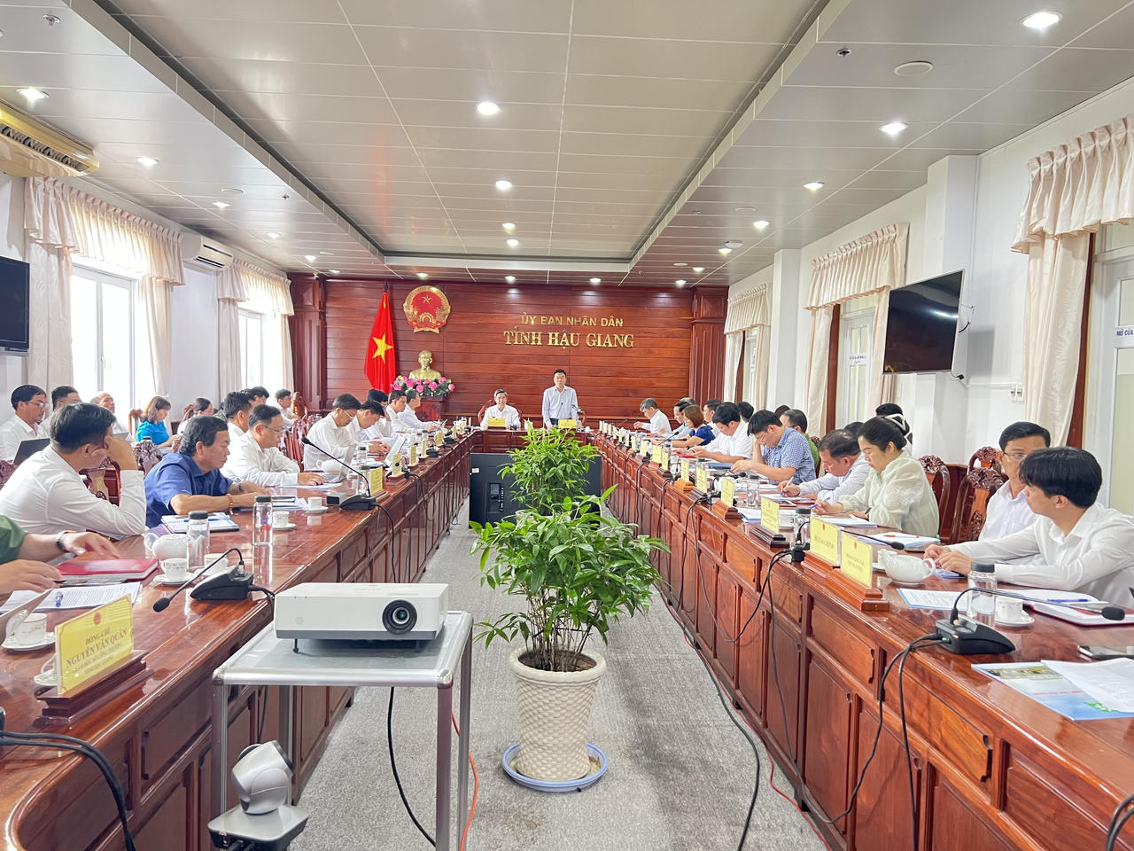 Bộ trưởng Lê Thành Long làm việc với lãnh đạo tỉnh Hậu Giang