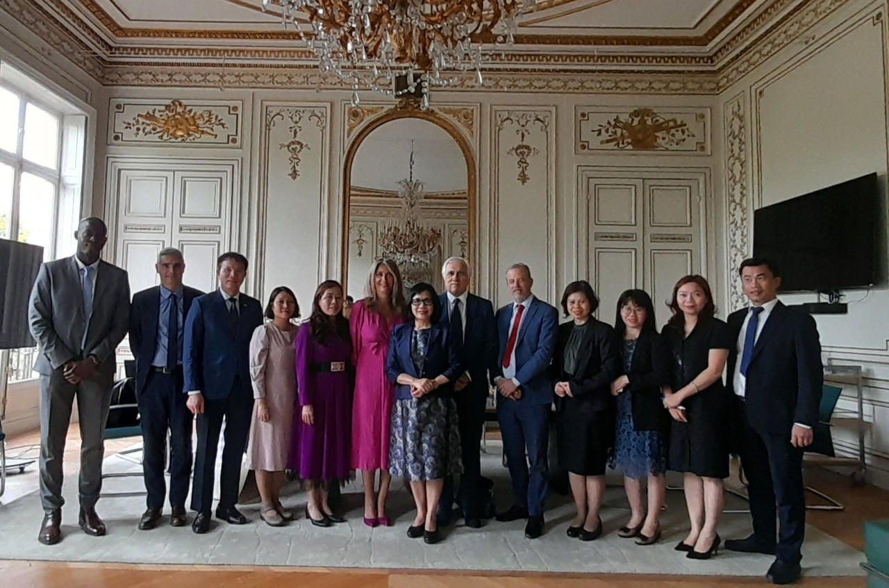 Tiếp tục đẩy mạnh hợp tác với các hiệp hội nghề luật và các cơ sở đào tạo luật của Pháp